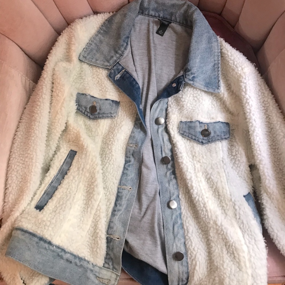 Wild fable Sherpa denim jacket. Women’s XS